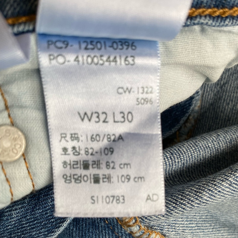 Levi's W32 L30 Light Blue Straight-Leg Jeans with Button Fly - Picture 5 of 5